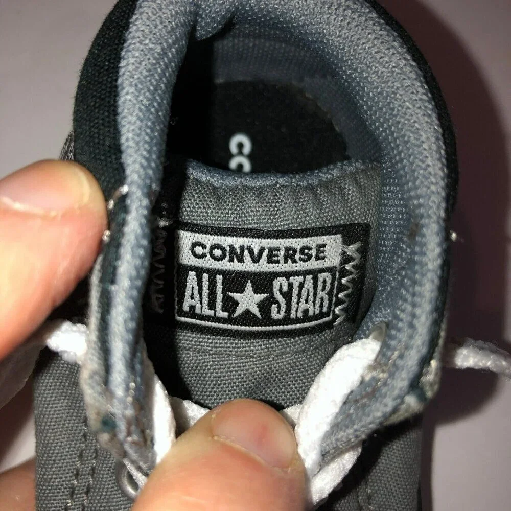 Converse Infant Boys Girls Size 5 Gray Lace Up Chuck Taylor Sneakers Shoes EUC